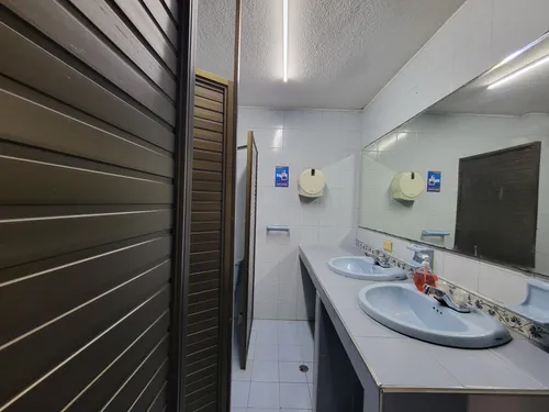 Local En Venta En Versalles. Cod V11359