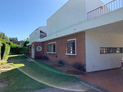 Importante Casa En Corazón De Villa Elisa!!!