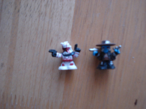 2 Mini Figuras De Star Wars Plastico Miden 3 Cms