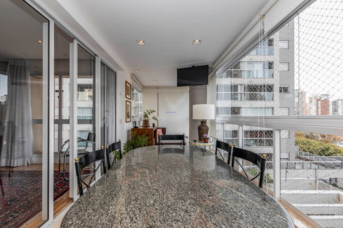 Imagem 2 de 20 de Apartamento 236m², 03 Dormitórios (sendo Suítes), 04 Banheiros E 04 Vagas Na Garagem. Condomínio Com Portaria, Segurança 24hrs, Piscina, Salão. - 21011309 - 68998718