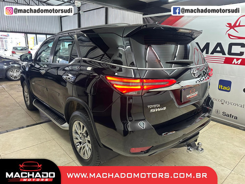 Toyota Hilux SW4 2.8 D-4D TURBO DIESEL SRX 7L 4X4 AUTOMÁTICO