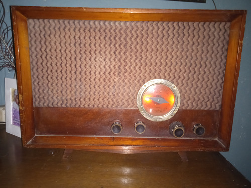 Vendo Radio 75 Años De Antigüedad Andando