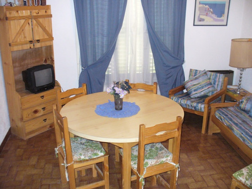Alquiler Casa 3 Amb - Cochera/parrilla/jardin - Av 4 Y 136