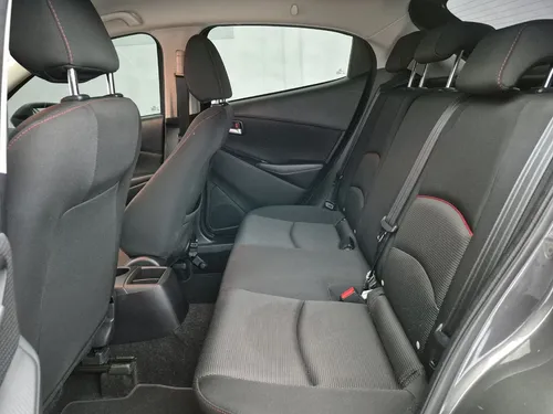 Mazda Touring edición carbón edition 1.5