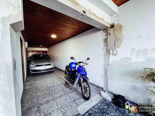 Casa En Venta - 2 Dormitorios 1 Baño - Cocheras - 420mts2 - Berisso