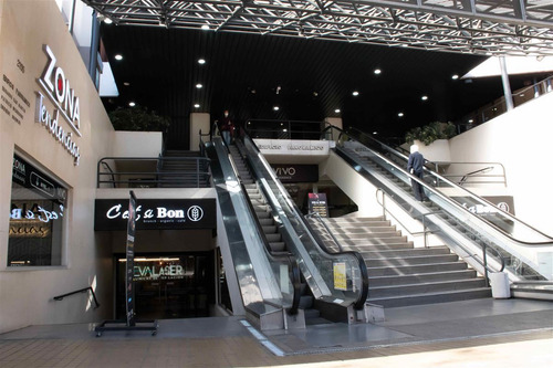 Oficina Remodelada; Excelente Conectividad; Metro Los Leones