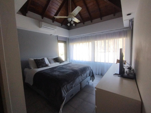 Casa En Excelente Estado, Con Un Lote Al Golf Único De 930 M² Con 40 Mts De Frente