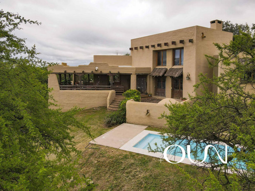 Casa En Venta En Mendiolaza, 3 Dormitorios.