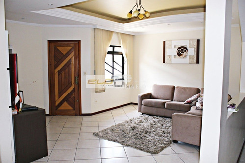 Imagem 5 de 30 de Casa Ampla Com Pátio E Edícula Em Forquilhinhas. - 3476