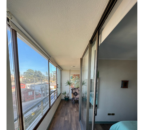 Bello Departamento Remodelado Con Terraza Cerrada