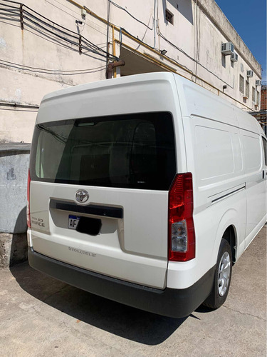 Toyota Hiace 2.8 Tdi Furgón 6at L2h2 3a 5p