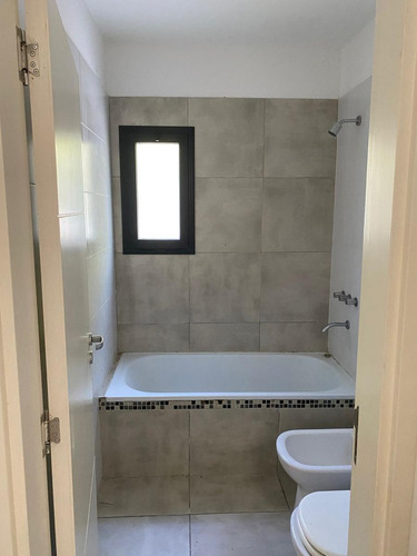 Casa En Venta De 3 Dormitorios En Villa Allende.