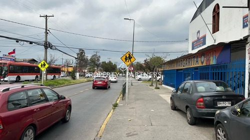 Venta De Galpon Ubicado En Plena Avenida