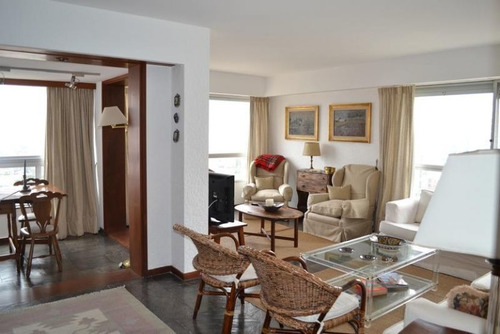 Venta De Apartamento 3 Dormitorios En Playa Brava