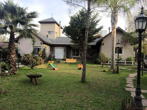 Imagen 2 de 13 de Casa - Barrio Parque Leloir