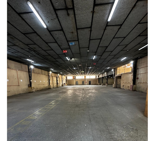 Arriendo De Bodega Con Excelente Ubicación Metro Einstein
