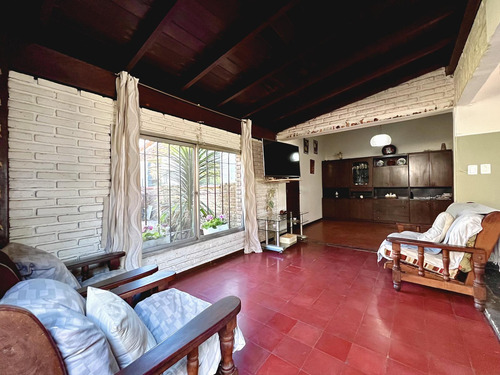 Casa En Venta De 1 Planta, Con Jardín, Quincho Y Garage - Barrio Santa Rita, Boulogne