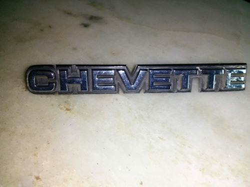Insignia Chevette De Metal