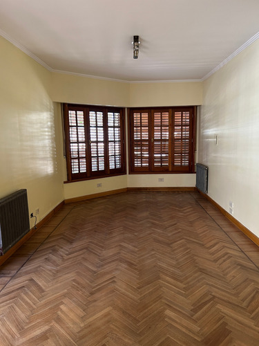 Venta Casa 4 Dormitorios Centro Sudeste Con Cochera
