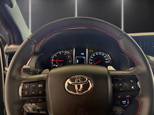 Toyota Hilux SW4 2.8 D-4D TURBO DIESEL GR-S 7L 4X4 AUTOMÁTICO