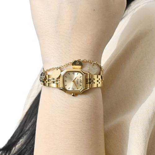 Relogio Mondaine Feminino Social Quadrado Pequeno 70 Anos Correia Dourado Bisel Dourado Fundo Dourado