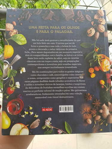 Livro Fabulosos: Bolos Espetaculares Para Todas As Ocasioes, De Vários Autores. Editora Alaude, Capa Dura, Edição 1 Em Português