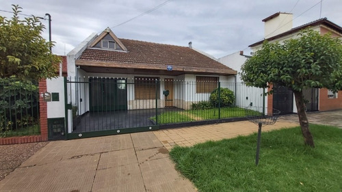 Imagen 1 de 11 de Chalet En Venta En Ramos Mejia