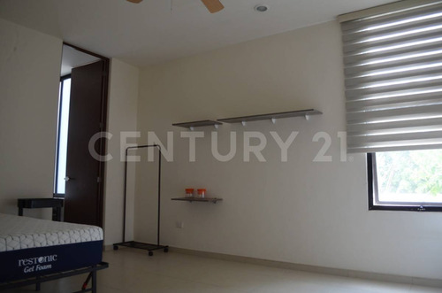 Town House En Venta - Fraccionamiento Montebello