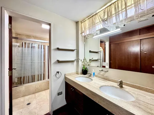Casa En Prados Del Este (5h/5b/5pe)