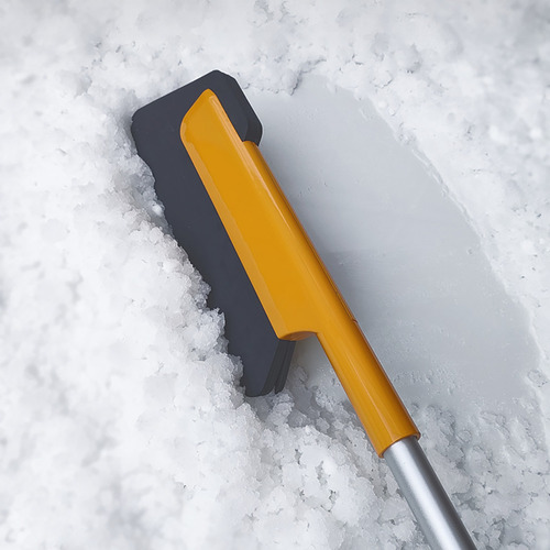 Pala De Hielo Con Pala De Nieve Raspando Nieve Y Glaseado Co