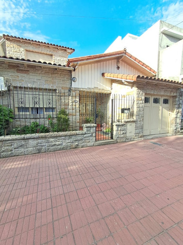 Casa A Cuadras De La Estacion Excelente Oportunidad!!!!