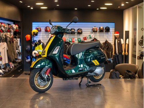 Imagen 23 de 25 de Vespa Gts Super 300 Racing Sixties Verde