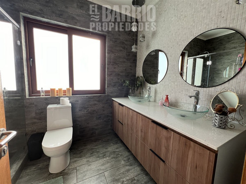 Casa En Venta De 4 Dorm. En Colina