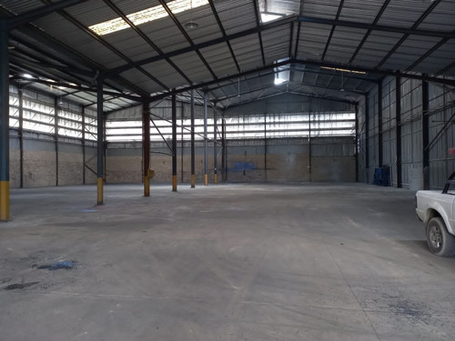 Galpon En Alquiler De 2.400 M2, En Zona Industrial Santa Cruz,primera Etapa. 