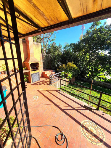 Venta Casa En La Prestigiosa Urb. Los Picachos Los Teques