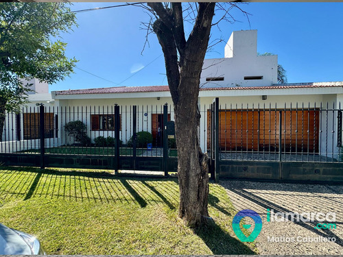 Casa De 4 Dormitorios En Venta En Urca Frente A La Mejor Plaza