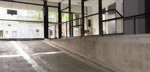 Amplia Cochera Descubierta Con Posibilidad De Financiación.