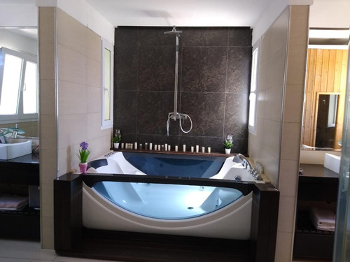 Importante Casa Estilo Francés Impecable Moderna