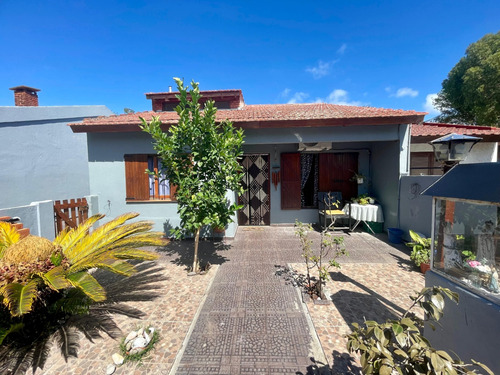 Venta Casa 4 Dormitorios Costa Azul Con Cochera