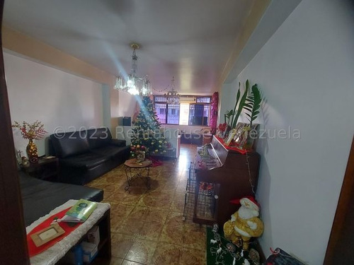 Juan Carlos González. Renta House Carabobo Vende Apto. Res. Palace Urb. Trigal Centro Valencia Mls #24-13659 Rah/jcg.