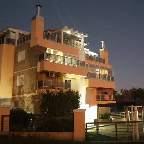 Moderno Apartamento Frente Al Mar. Atlántida.
