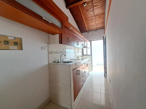 Casa En Arriendo En Prados Del Norte. Cod A24414