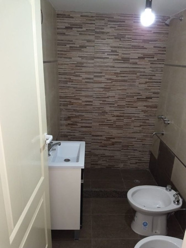 Imagen 5 de 7 de Monoambiente En Venta Patio Propio Y Cochera Cubierta En Lomas De Zamora