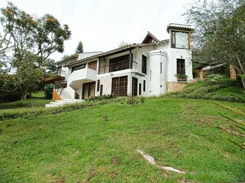 Casa En Arriendo Ubicada En Rionegro Sector Llanogrande (16007).
