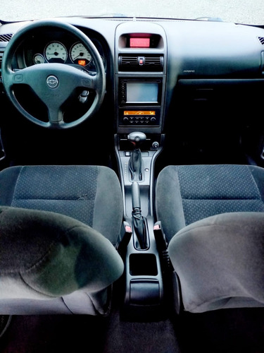 Imagem 6 de 7 de Chevrolet Gm Astra Advantage 2.0 Prata 2011