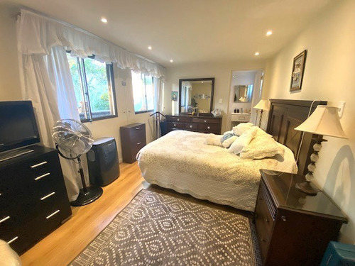 Casa En Venta De 4 Dorm. En Ñuñoa