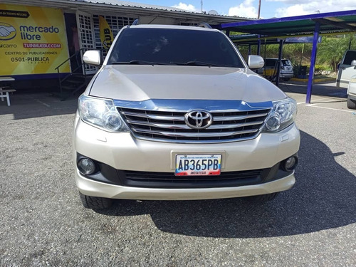 Imagen 2 de 14 de Toyota Fortuner