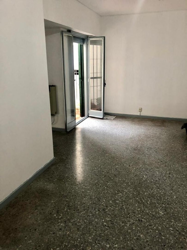 Imagen 6 de 16 de Muy Amplio Departamento.bajas Expensas