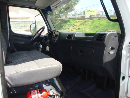 M.benz Accelo 815 Ano 2014 Carroceria 5mts