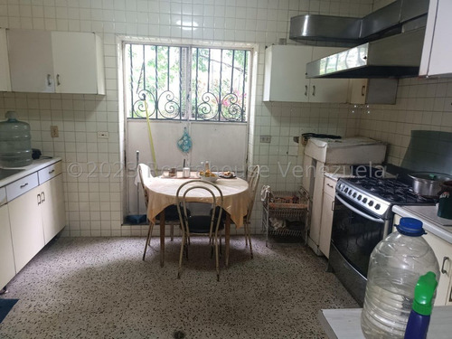 Casa En Venta En Country Club Caracas Para Remodelar Pozo De Agua Chacao Caracas Casas Angela Tochon 2000 Metros Terreno